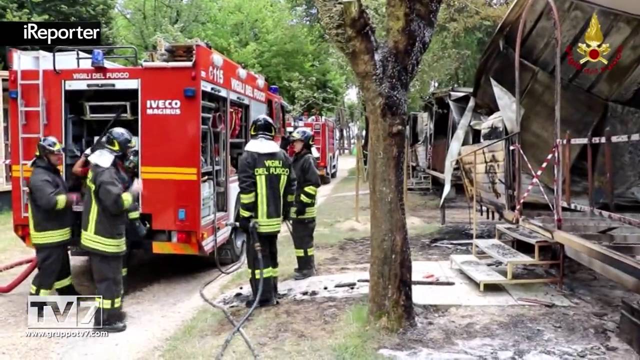 FIAMME IN CAMPEGGIO A CAORLE, EVACUATI TURISTI