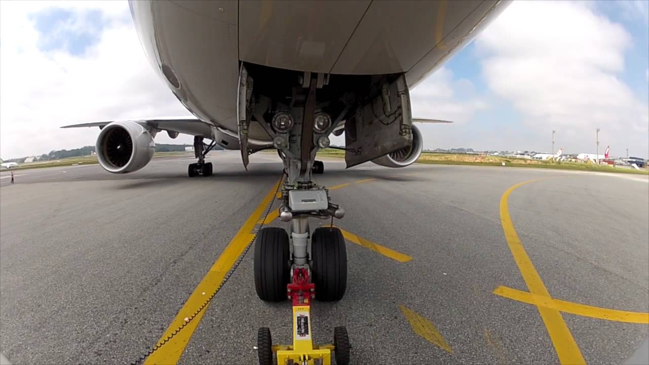 BEST AND LONGEST PUSHBACK FOOTAGE - BOEING 777