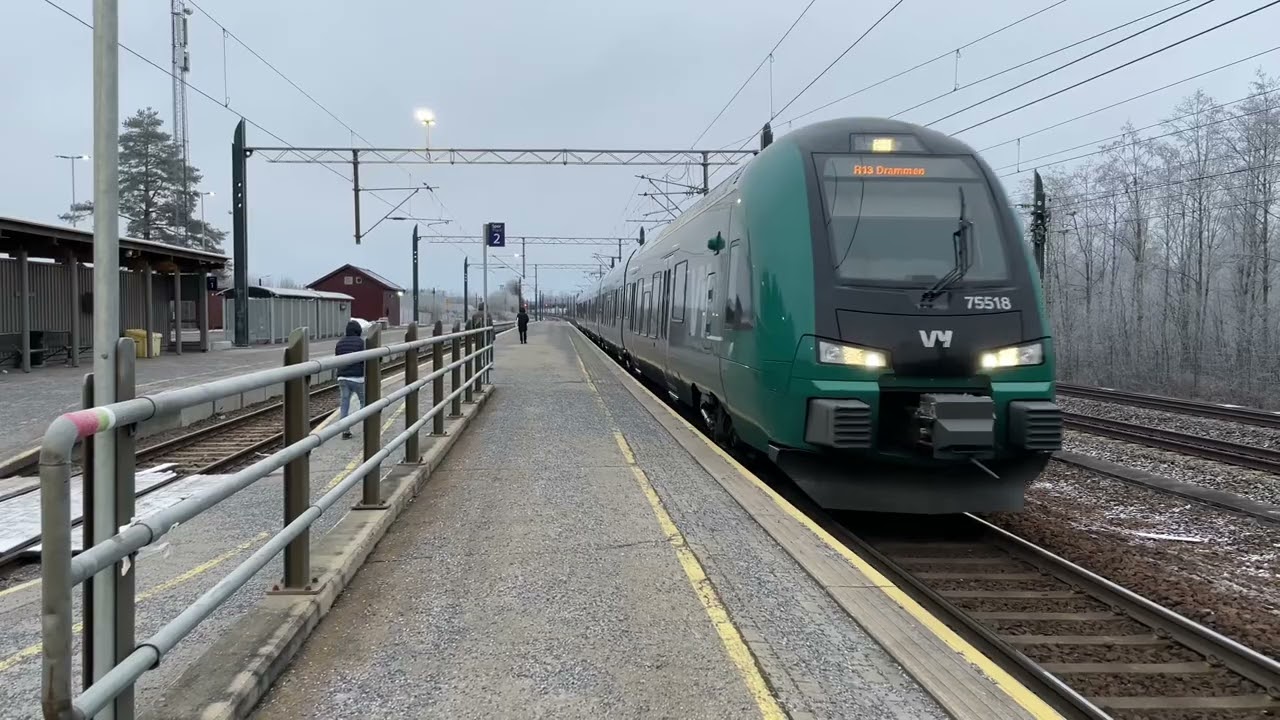 Trains at Lindeberg station (Vy, Flytoget, SJ Nord, Grenland Rail)