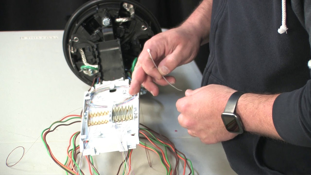 Laying Spliced Fiber into Tray Closing Case