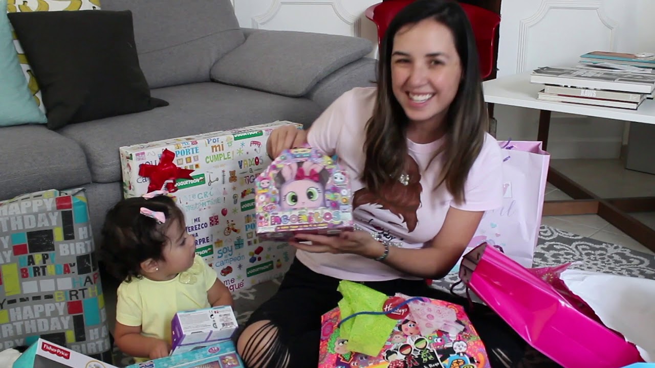 ABRIENDO LOS REGALOS DE ISABELLA | Fátima Torre