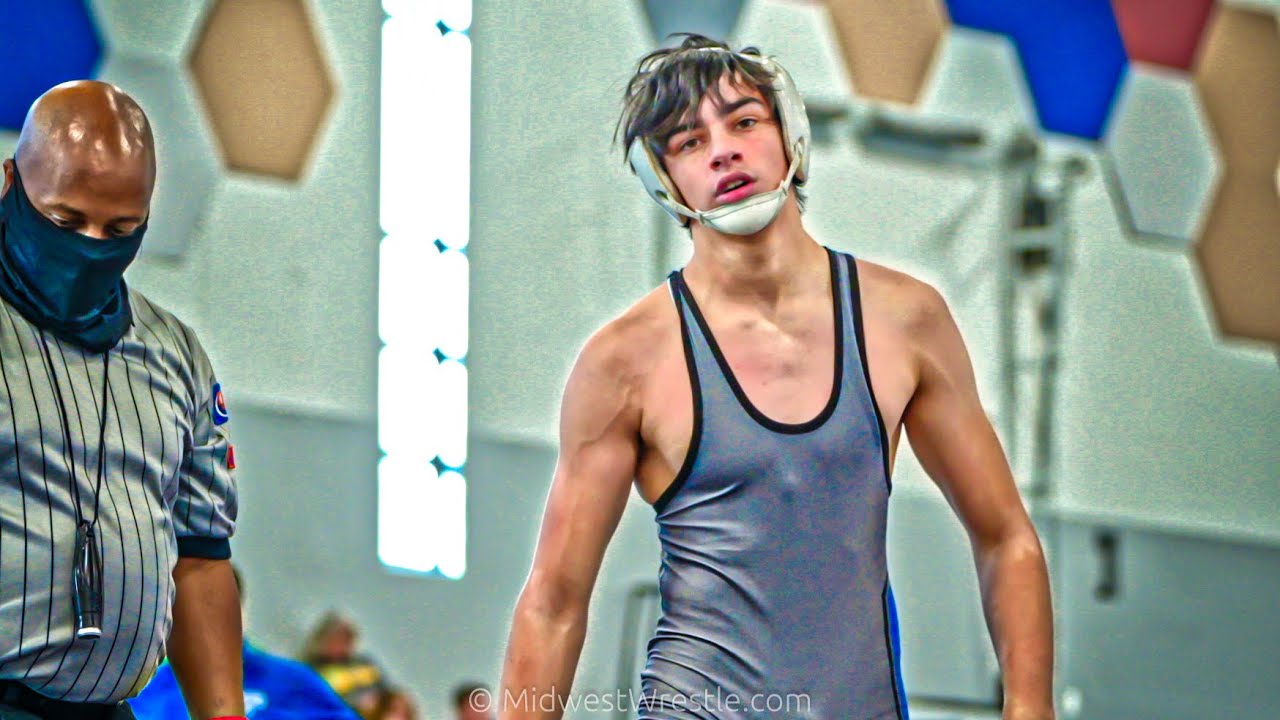132 – Benjamin Estrada {G} of Burlington Central IL vs. Kacper Dobrodumow {R} of New Trier IL