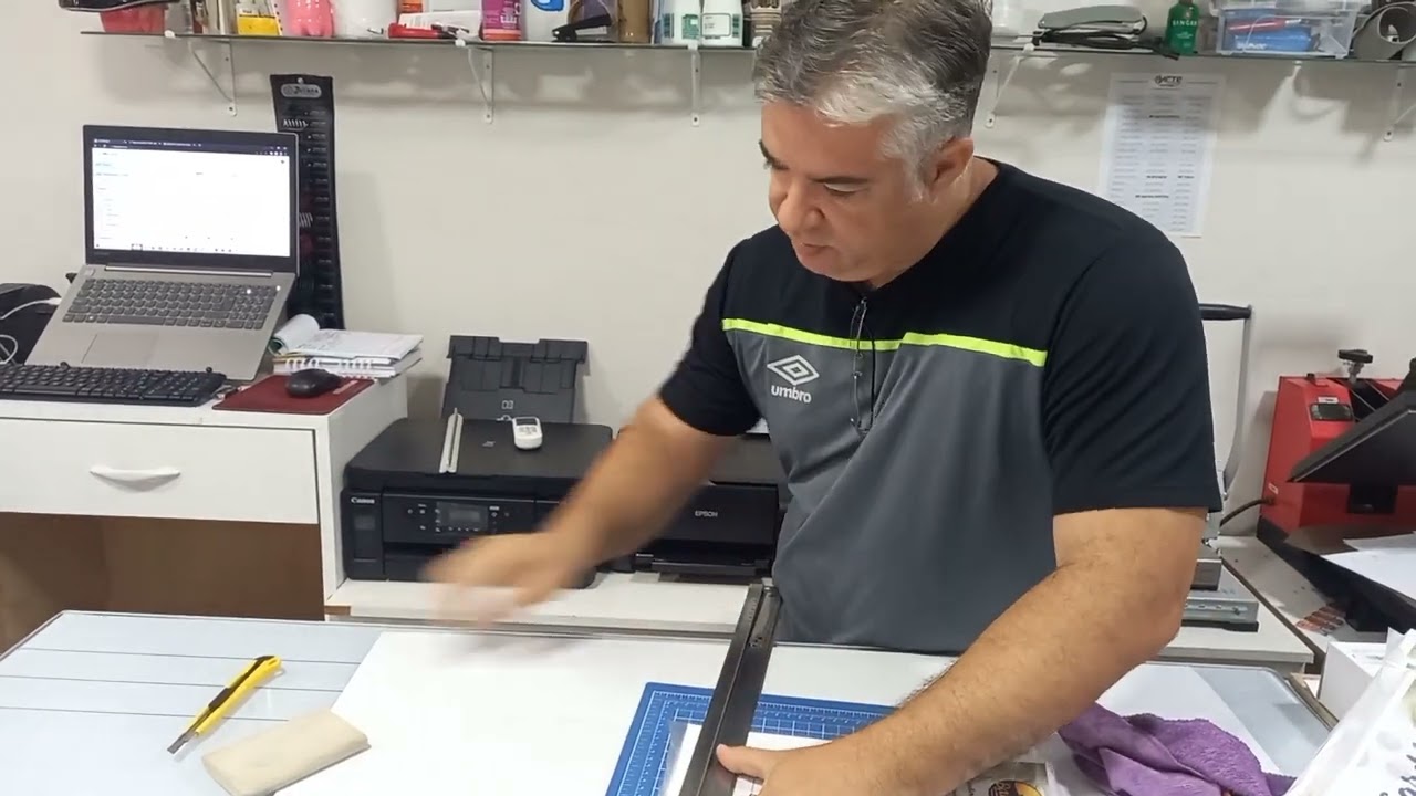 Como produzir cardápios em pvc com laminação bopp fosca.