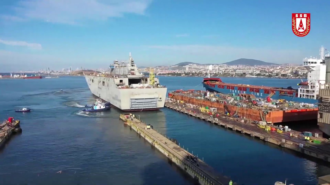 Türkiye'nin en büyük savaş gemisi TCG Anadolu cep rıhtımına çekildi