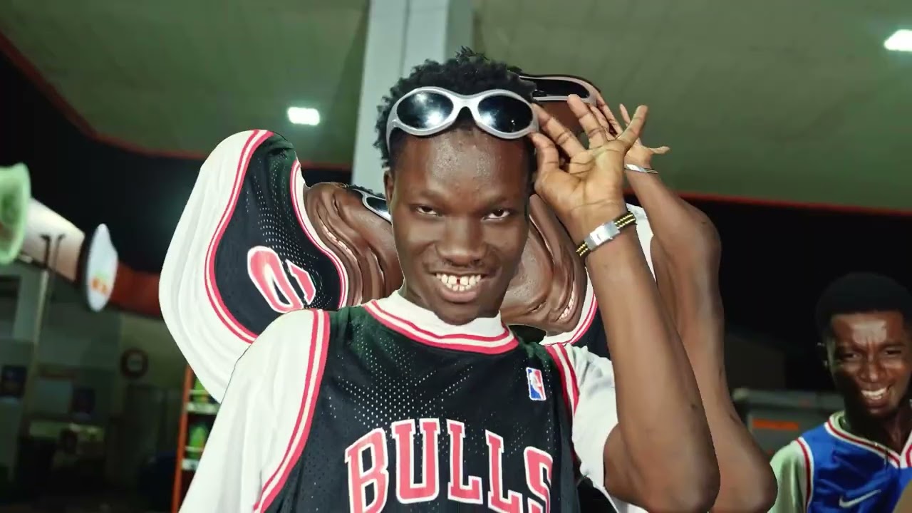 Le Grand Homme feat Emma Beat - METS DEDANS ( clip officiel )