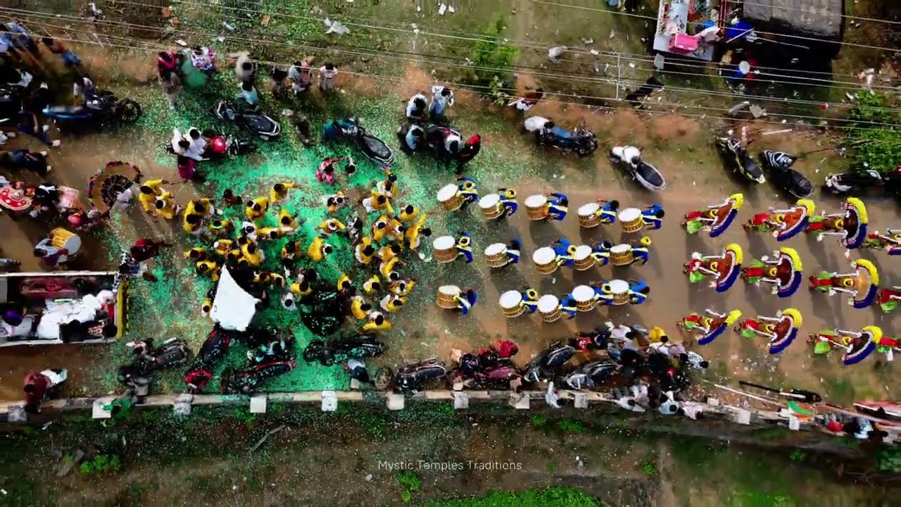 ശ്രീ പള്ളിക്കൽ ഭഗവതിയുടെ തിരുമുറ്റത്ത് നിന്ന് കോഴിമാംപറമ്പിലേക്ക് ടീം റെബൽസിന്റെ പൂരപ്പൊലിമ.