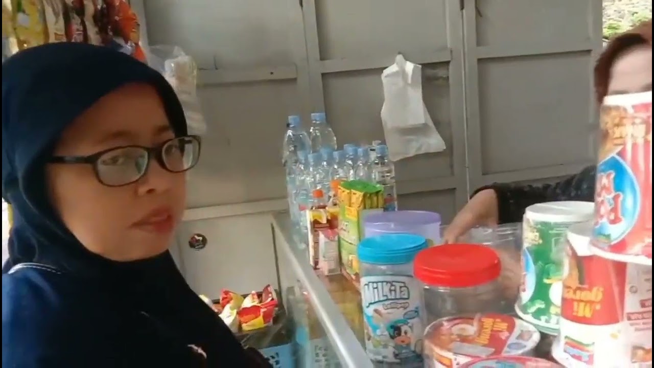 Galih pulang ke villa setelah puas hampir seharian main di kebun teh bukit senyum ciwidey bdg jabar.