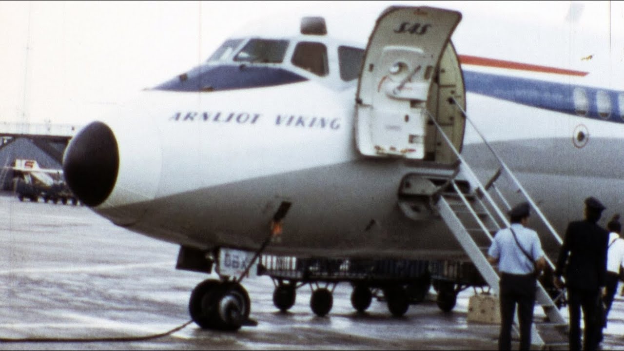 Landing at Copenhagen airport - 1974 (silent color 8mm film)