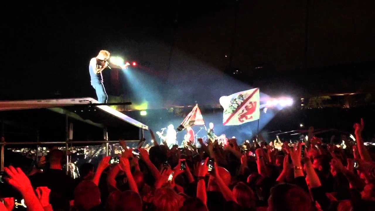 Campino stage diving in Z&uuml;rich 15.08.15 HD