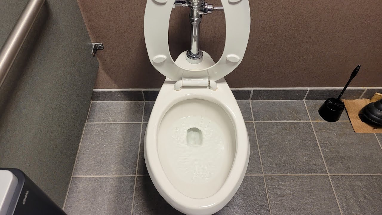 TR #14: The 1.6 Gallon American Standard Madera Toilet from the 1990's/2000's hasn't aged well