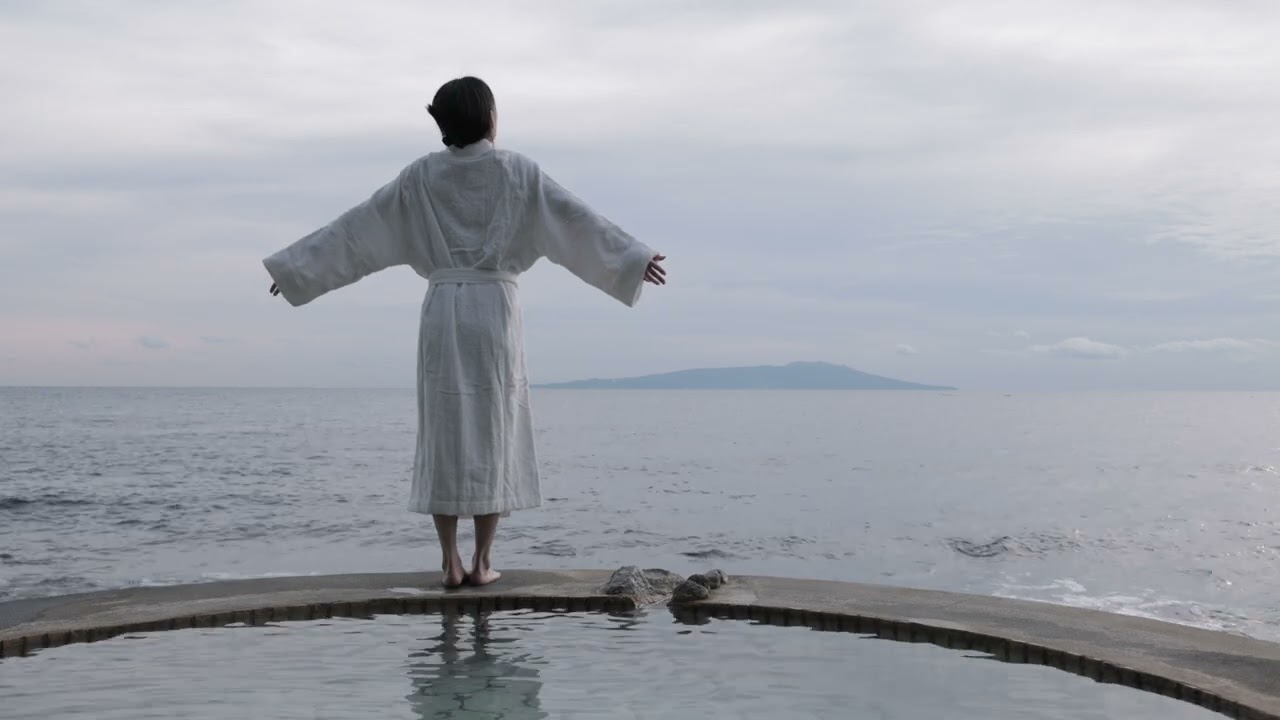 飛び出せ、私。｜東伊豆・黒根岩風呂。波打ち際の温泉で究極の癒しを楽しもう！