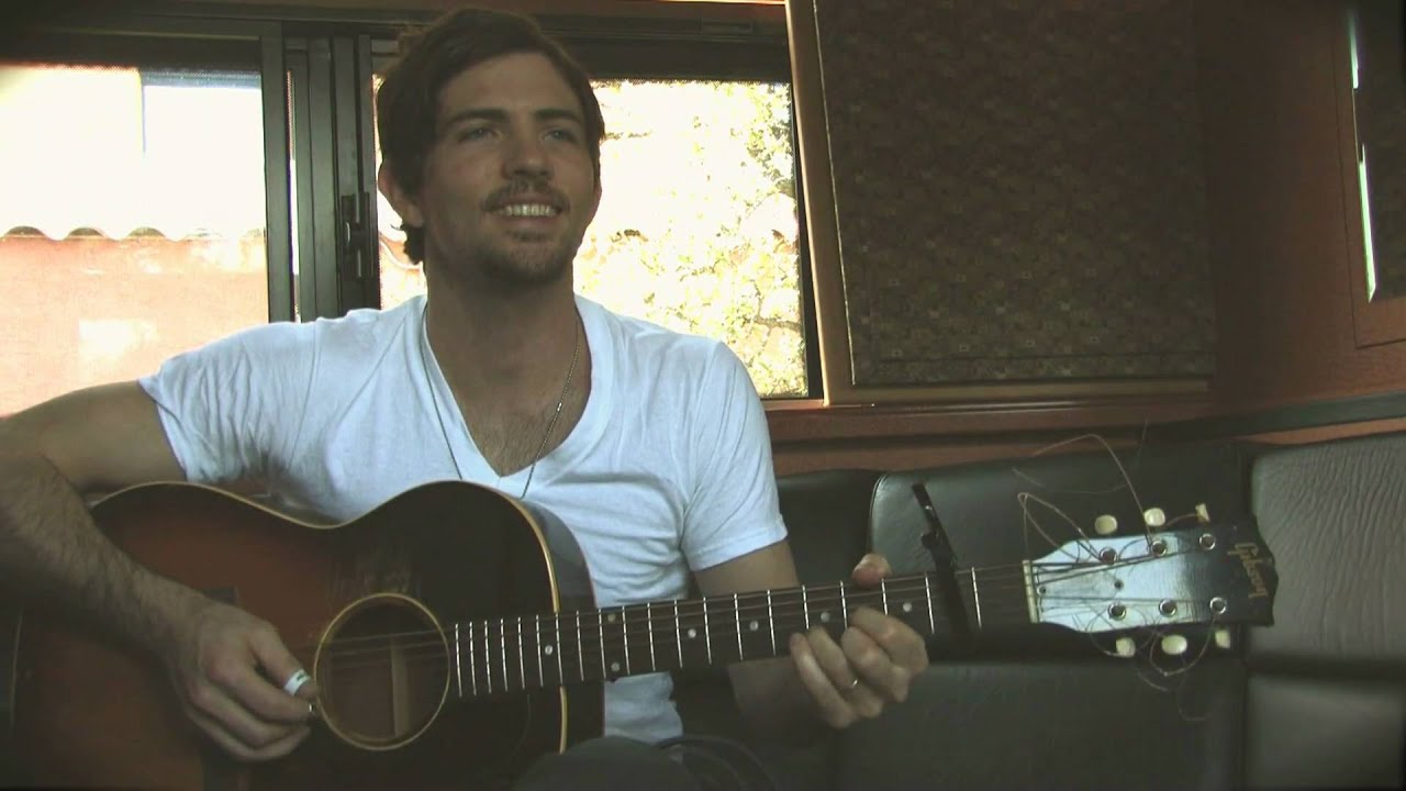 Scott Avett sings 