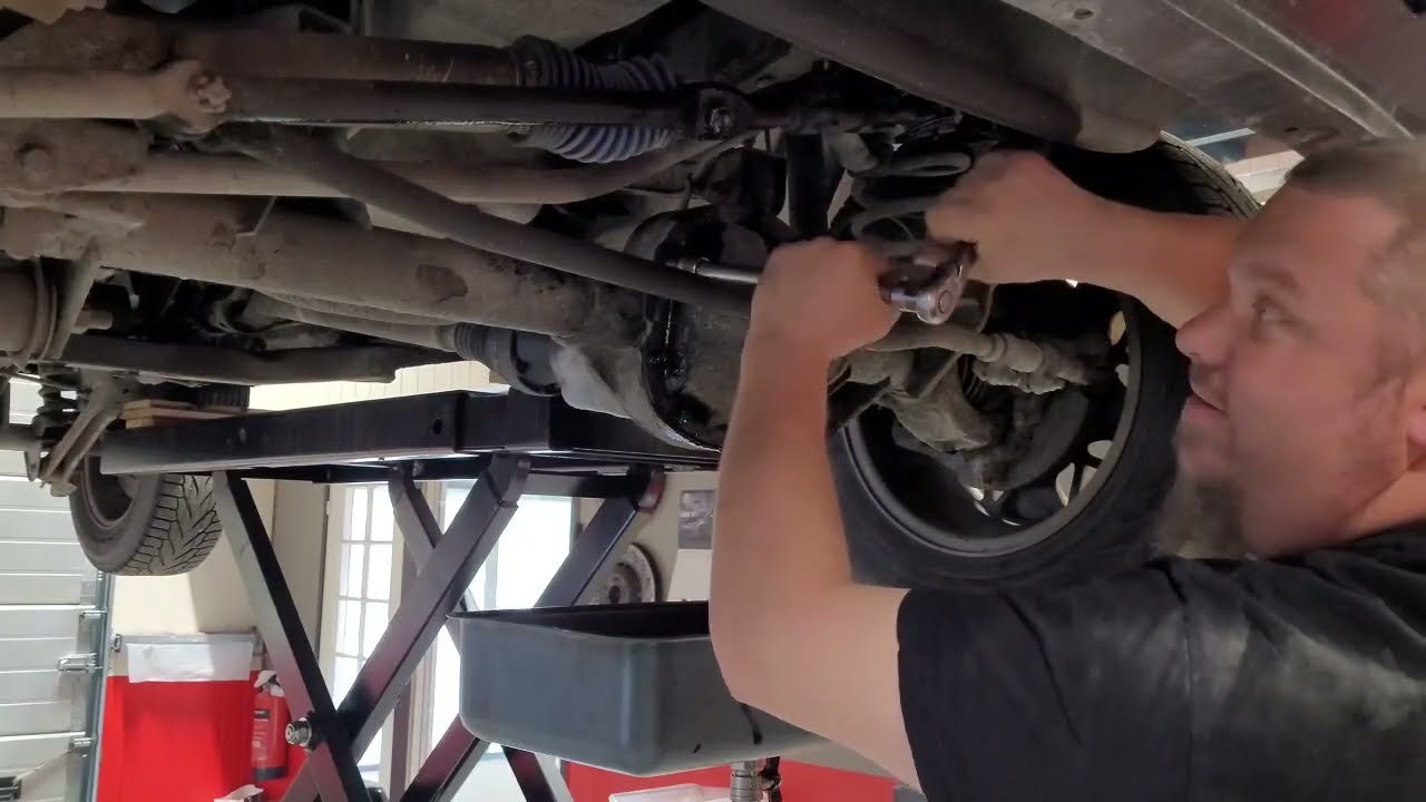 1995 Jeep Grand Cherokee (Front Axle Oil Change And Diagnosing The Differential)😉