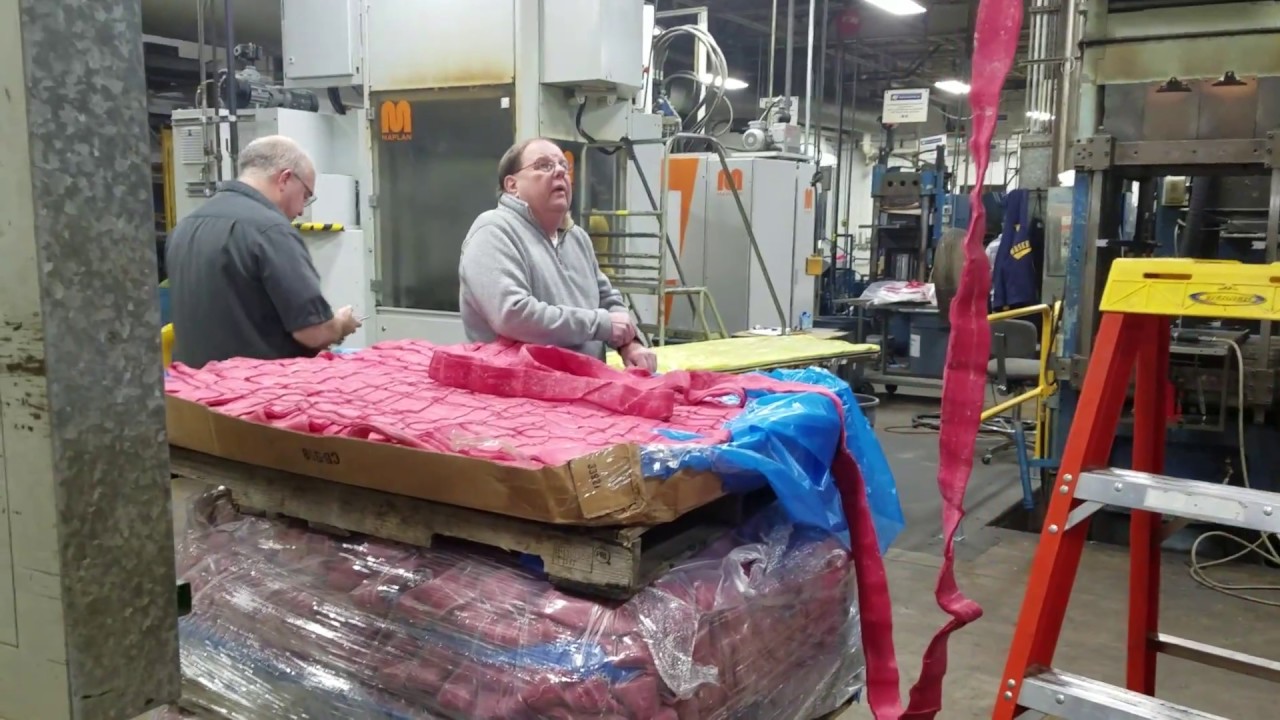 Desma B750 in action.  Custom molded rubber. Rubber industries Inc.