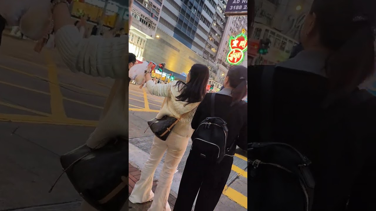 Walking alone at HK.😃