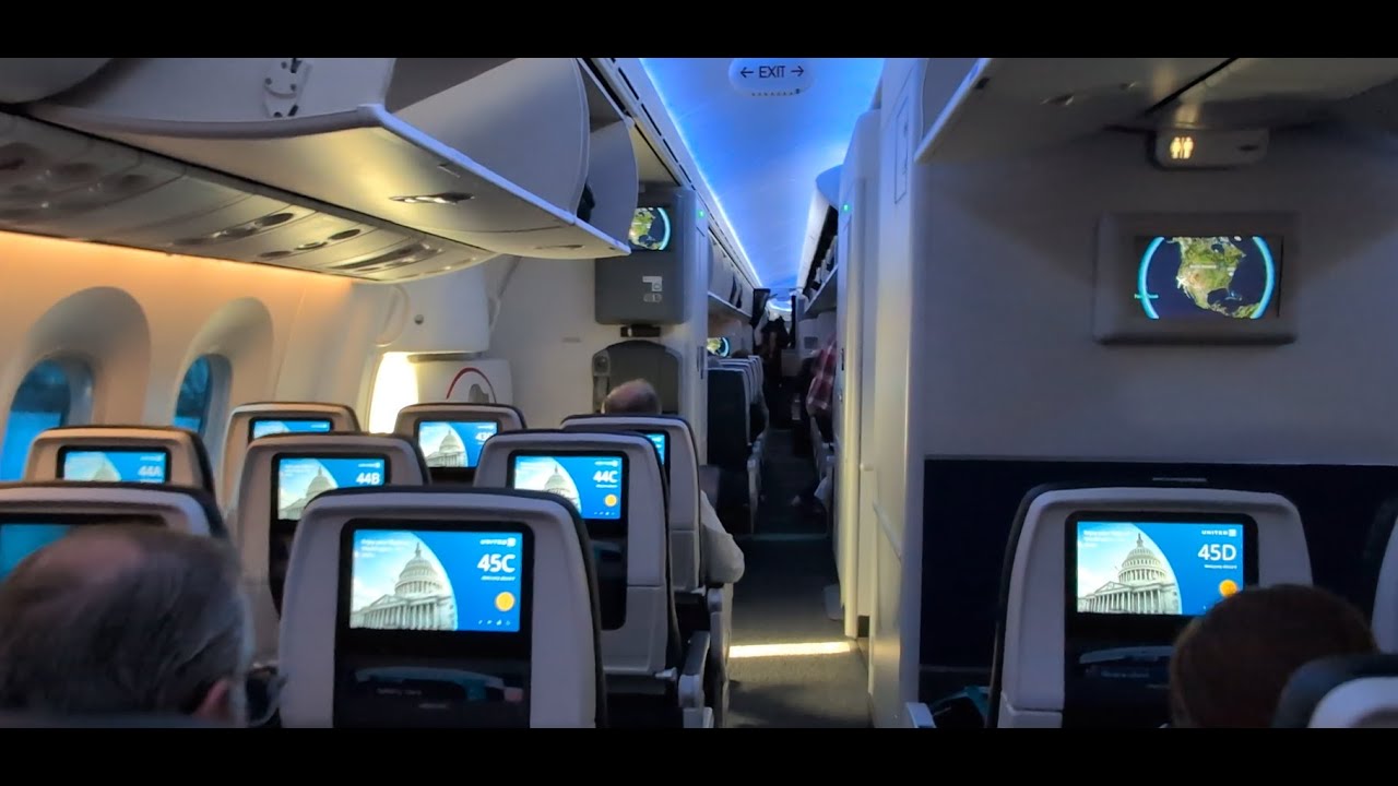 United Domestic First Class on Boeing 787-9 from Los Angeles (LAX) to Washington D.C. Dulles (IAD)