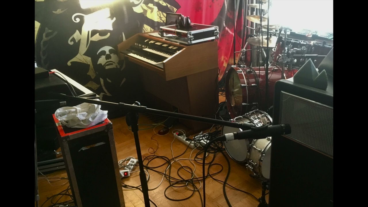 Hammond L-100 & mic'd Leslie 760