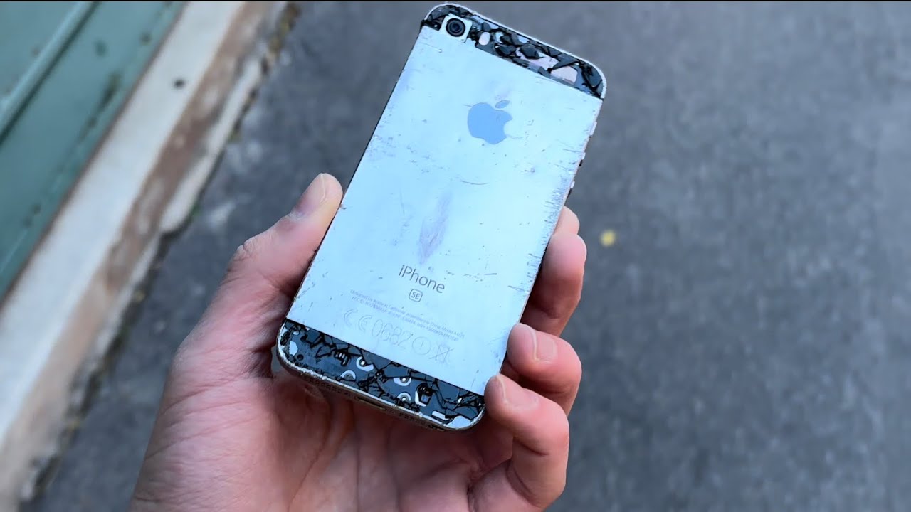 iPhone SE destruction