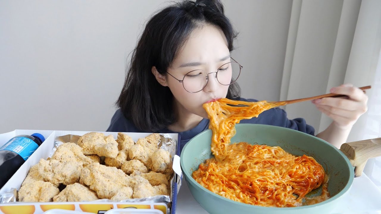 네네 스노윙치킨 치즈 불닭볶음면 먹방 _ 무기력한 날에 먹고싶은거 다 먹기 :D