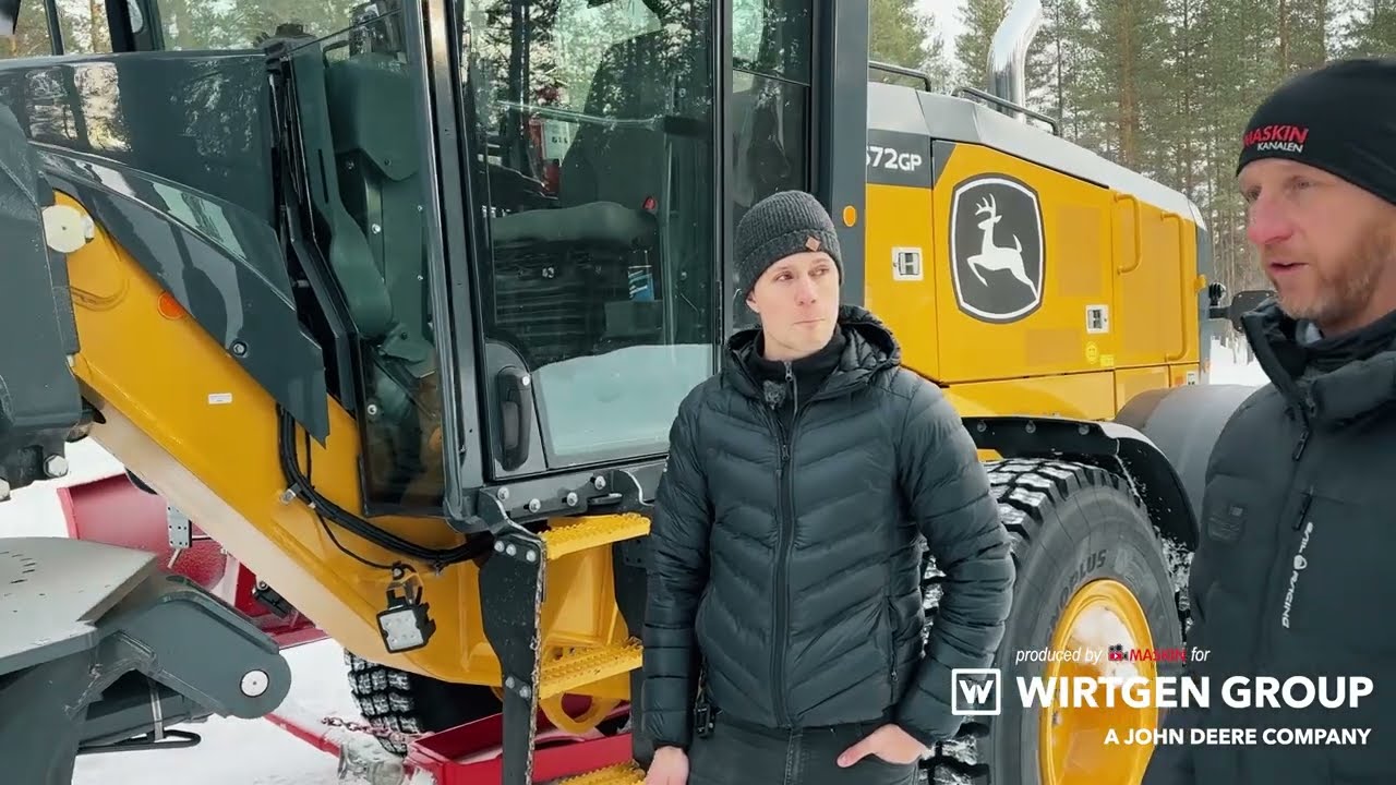 Vi kollar in John Deere 672GP på skogsbilvägar i Hälsingland