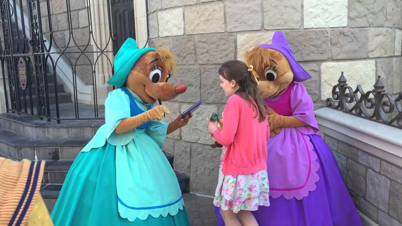 Meeting Cinderella's Mice Friends, Suzy and Perla at the Magic Kingdom
