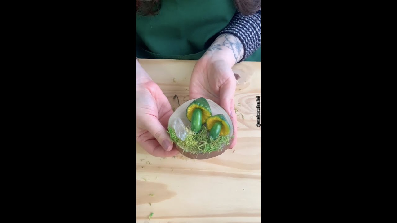 BISCUIT - 🍄💚 Cogumelo “Hygrocybe psittacinus” | Mariana Ubertini
