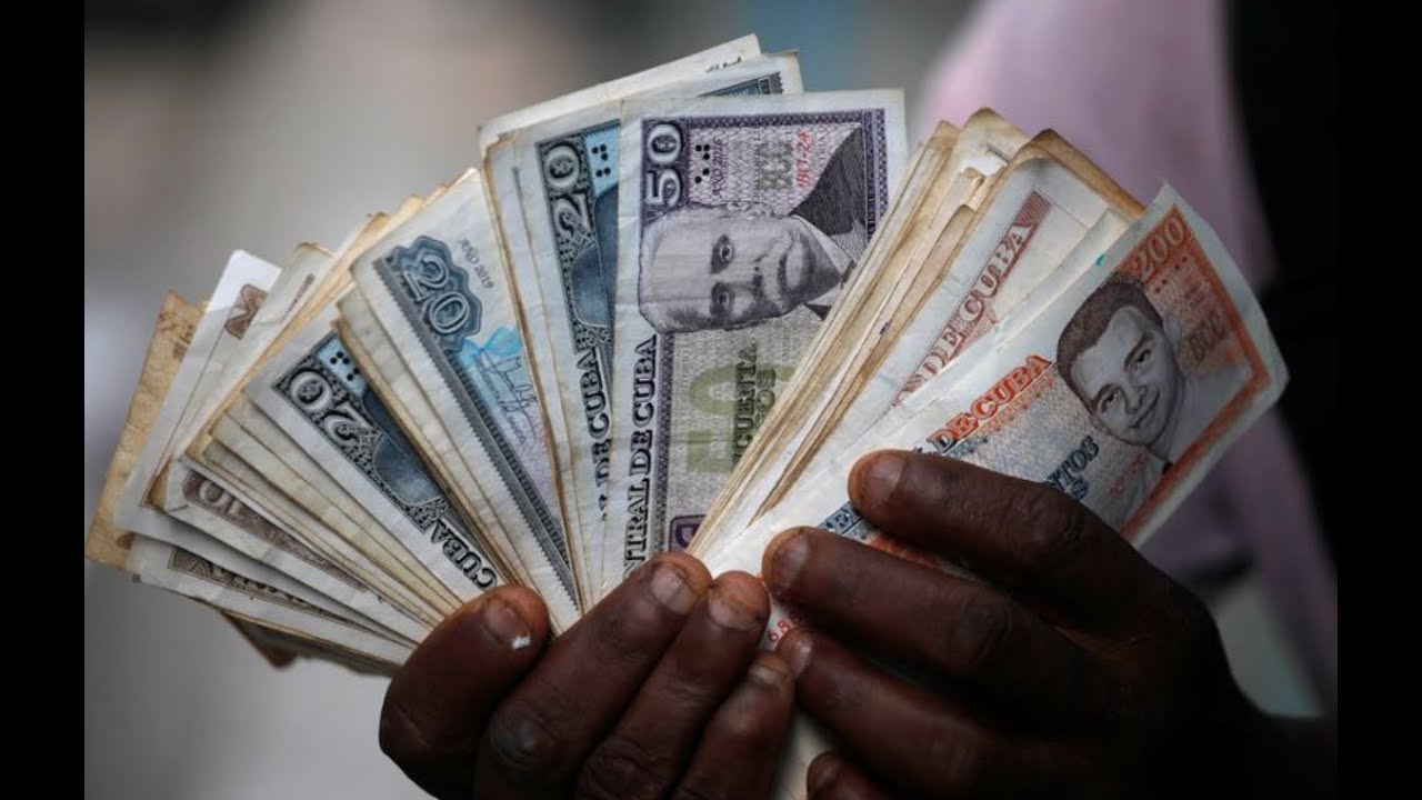 El nuevo negocio de los cubanos: venta de pesos cubanos en el mercado negro por Facebook y Whatsapp