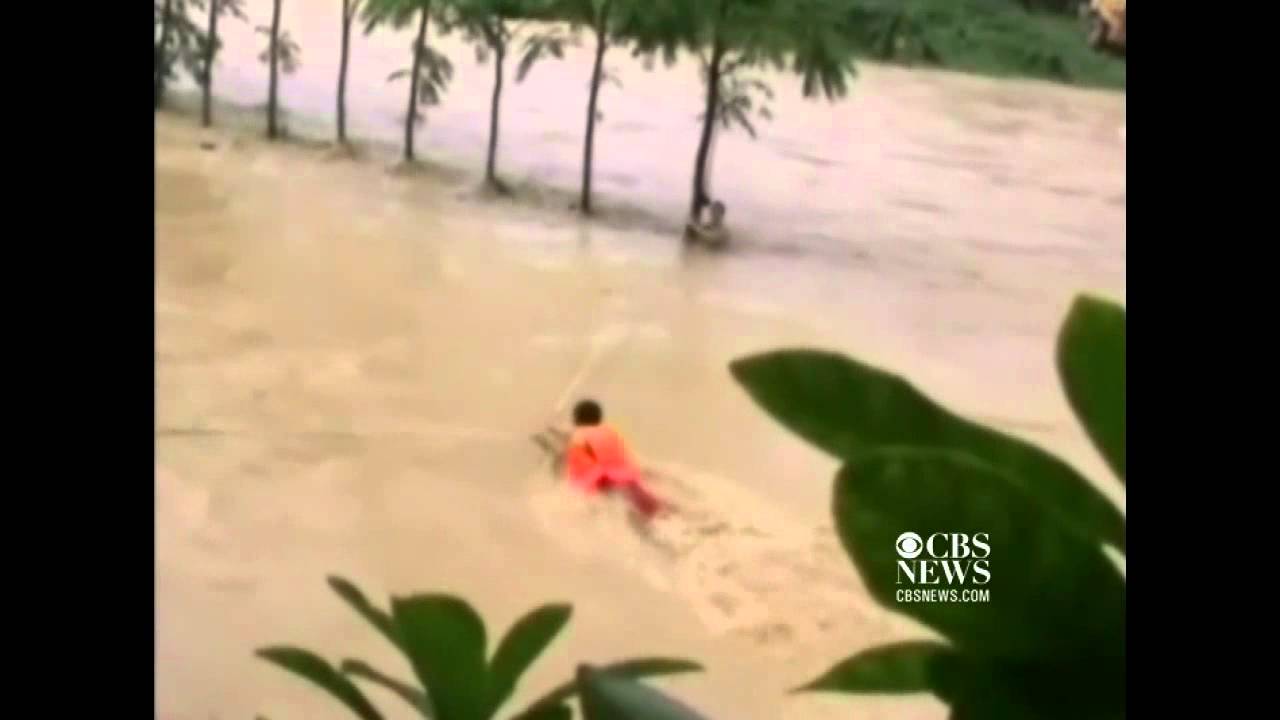 Man rescued from raging flood in China