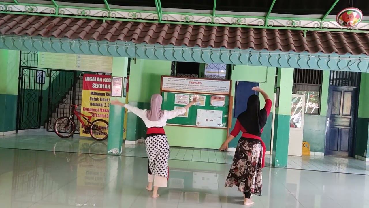 Tari Bubuka Latihan SMPN 96 Jakarta Nadine and Iva