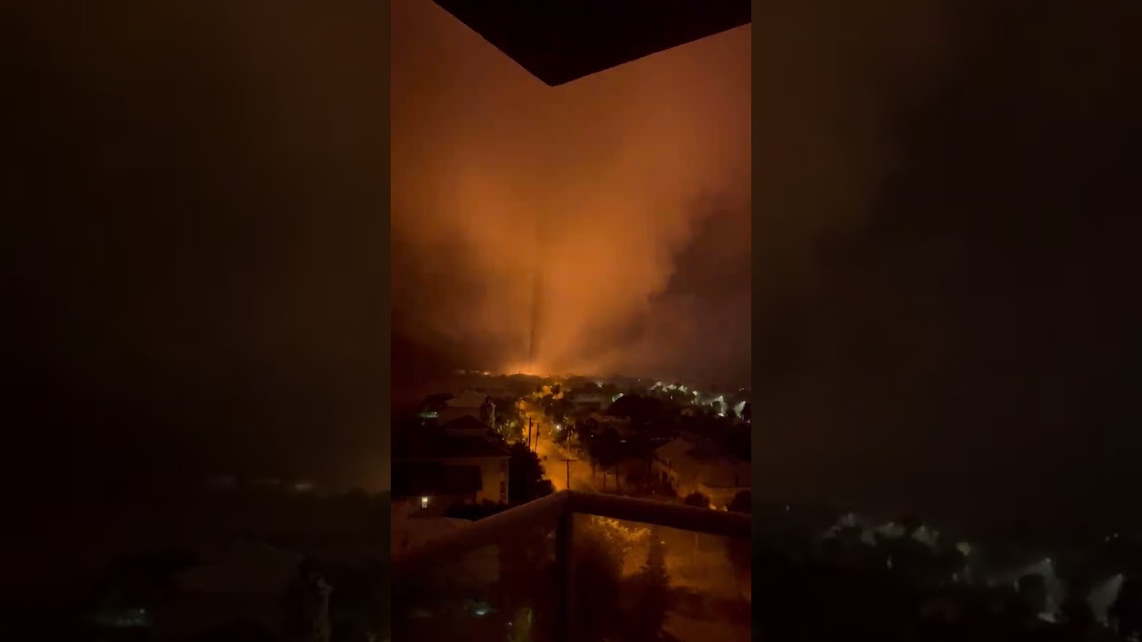 Strong Flashes of Light Illuminate Night Sky as Tornado Hits Florida