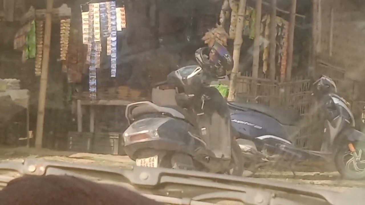 দহ হাজাৰ আনিলোগৈ 