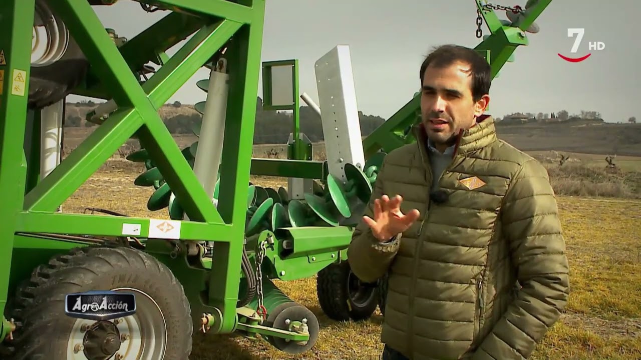 Agro en acción (161).- Grada de cadena de discos Kelly y rastra ecológica de FERCA