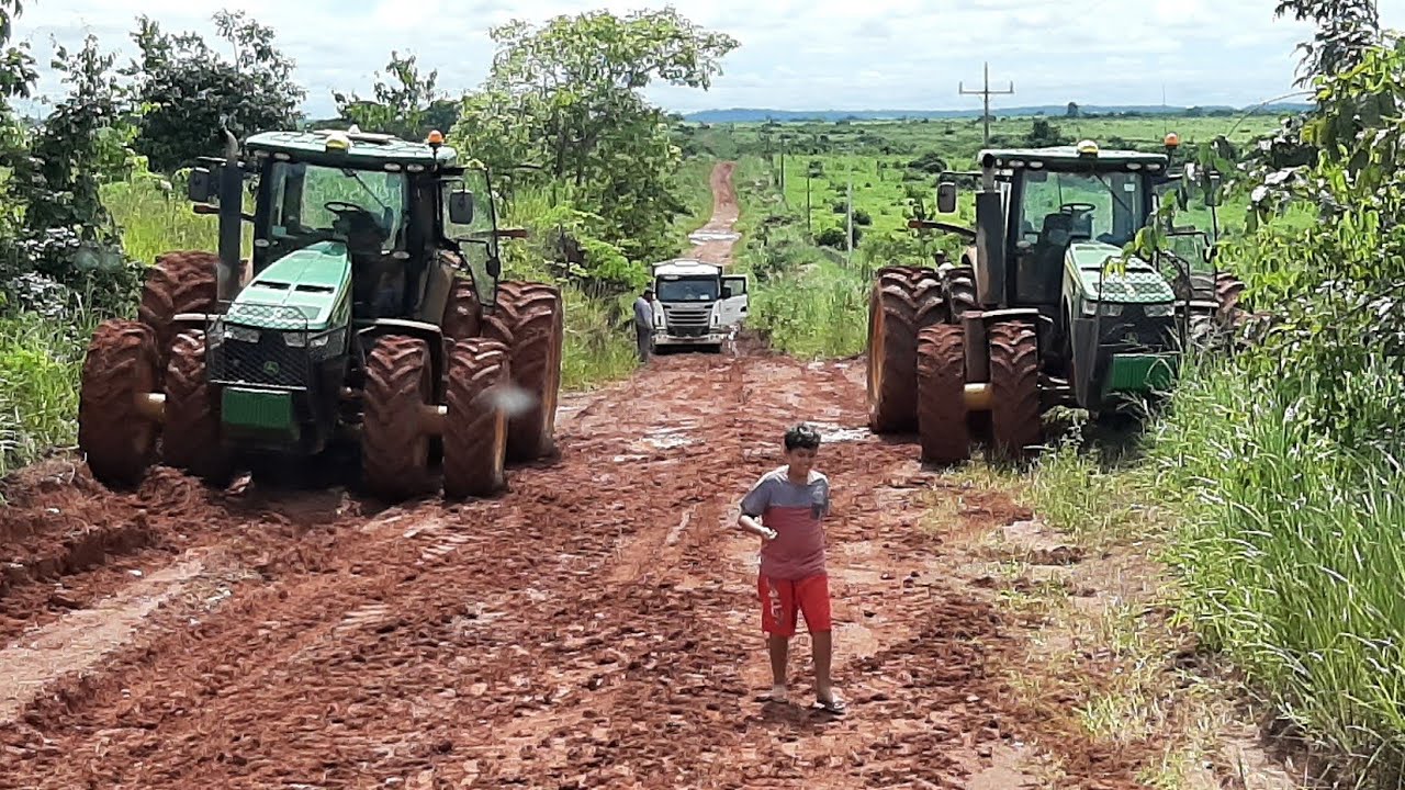 Arrastando carreta com trator Jonh Deere 8335R liberando a estrada!😁