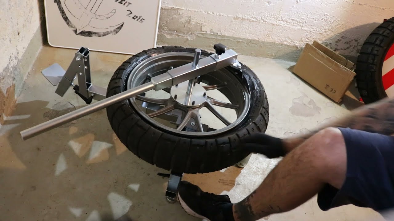 Am Motorrad den Reifen selber wechseln Motorradreifen BMW GS 1200 Reifenmontiergerät MAX2H