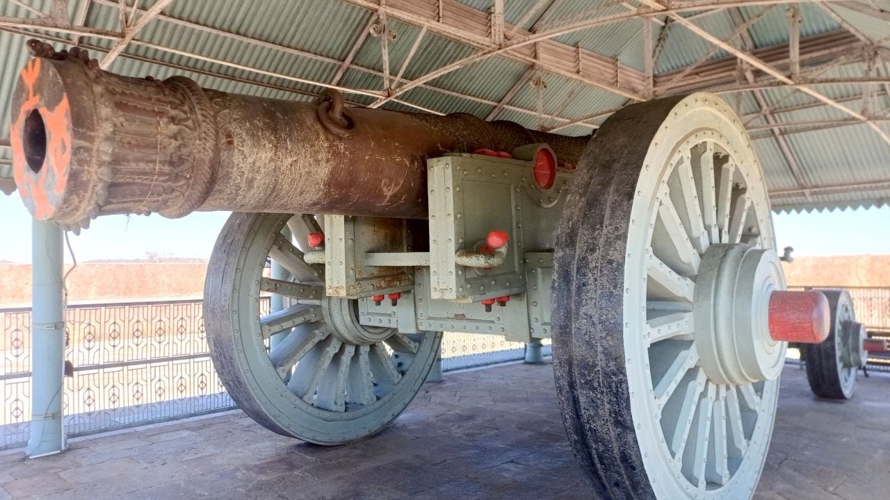 Dżajpur - Fort Jaigarh - Jaivana Cannon  - Indie