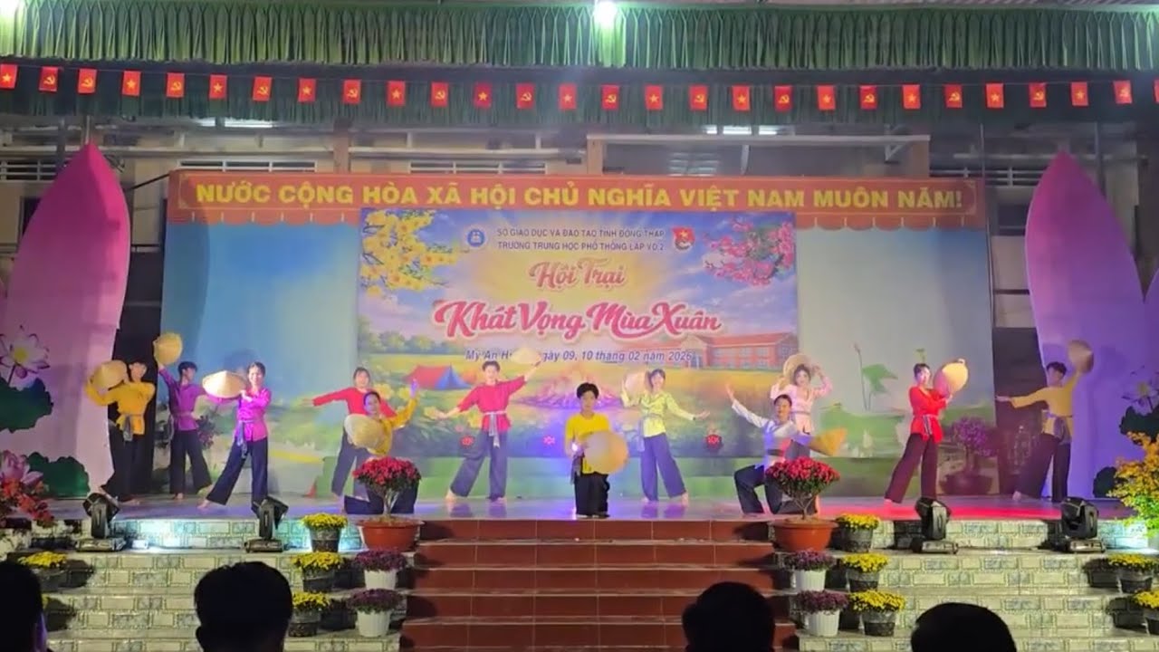 Tiếc mục múa: Nắng Gió Phương Nam và Hành Trình Trên Đất Phù Sa: Đêm Hội Trại Trường THPT Lấp Vò 2