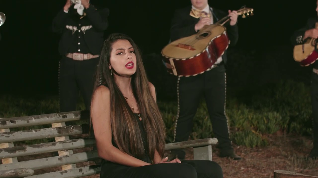 Ayer Pedi (Video Oficial) - Angélica Gallegos