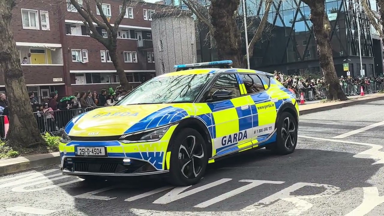 An Garda Siocahana, (Happy St Patrick’s Day), St Stephen’s Green ☘️