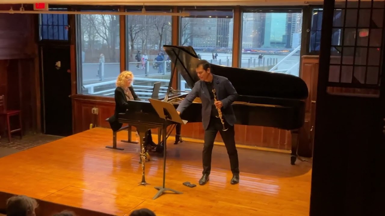 Anne Cawrse My Prime of Youth, Since I Lost You Crux Duo Lloyd Van't Hoff clarinet, Lisa Moore piano