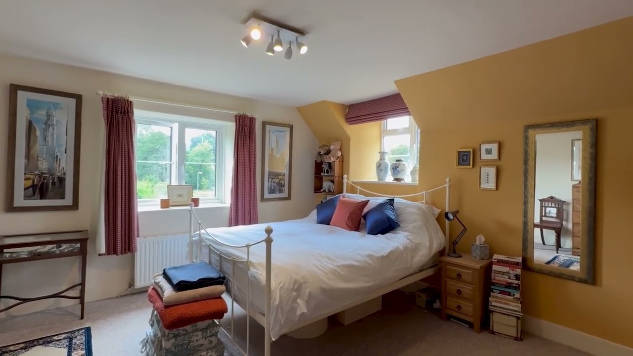 🏡 Historic Gamekeeper’s Cottage with Two Annexes & Over an Acre of Gardens