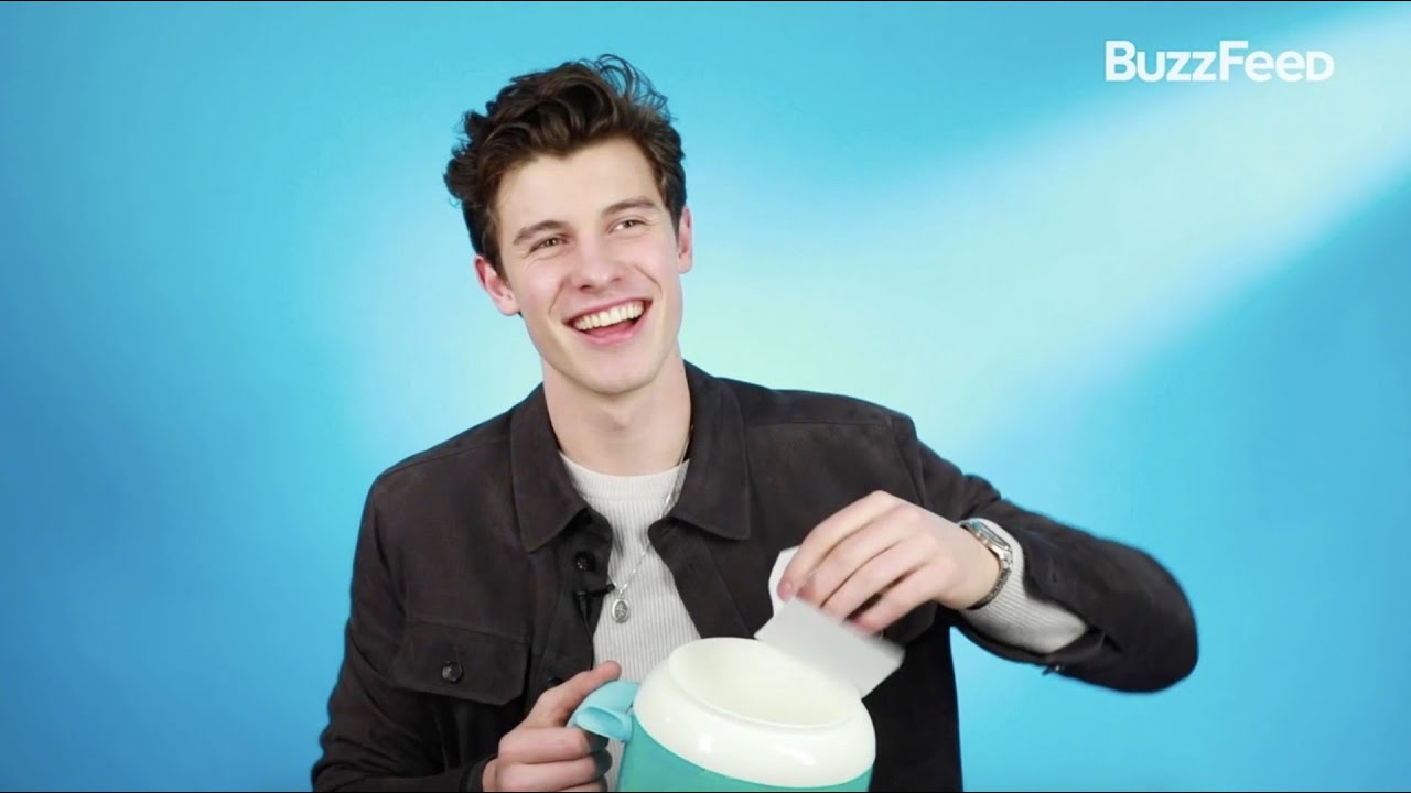 Shawn Mendes lê tuítes safados sobre ele