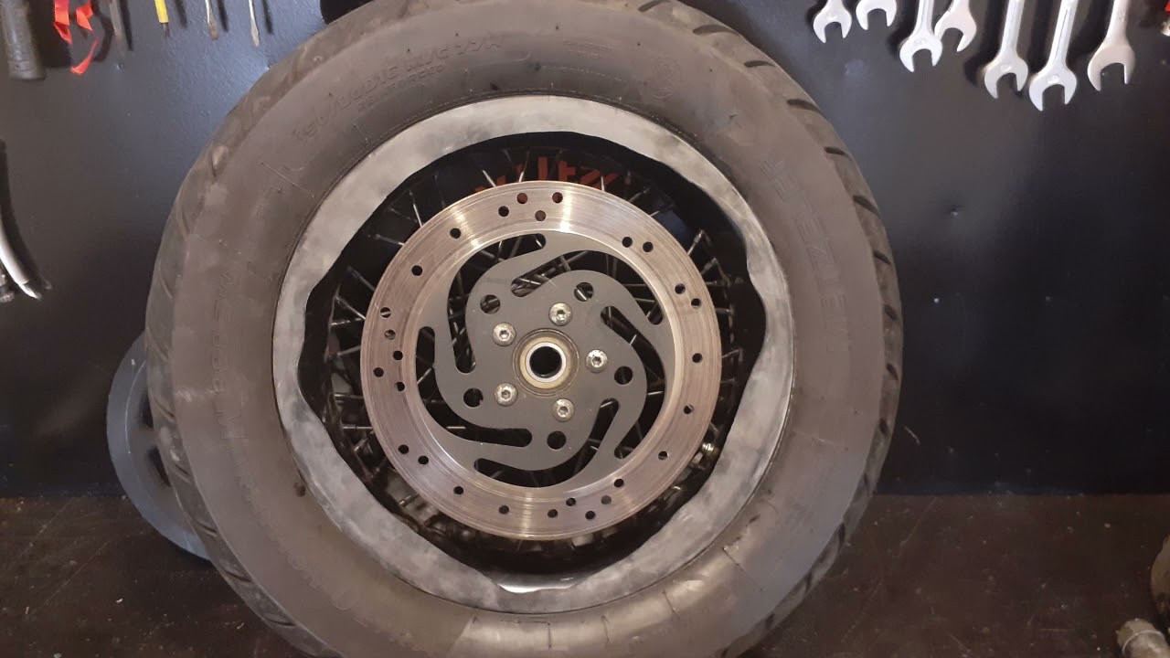 Pneu traseiro sem câmara, com câmara de ar de Scooter - Harley Davidson Heritage 2013