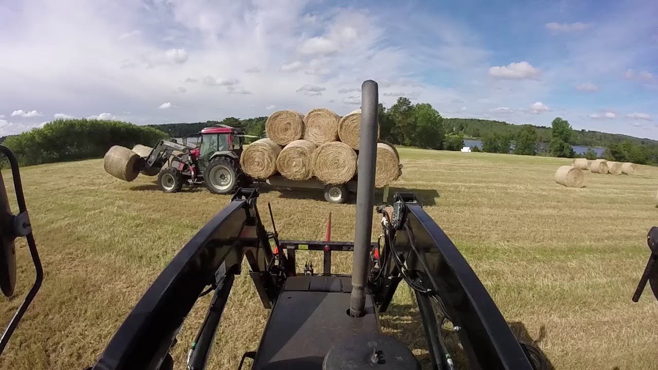 Round bale loading and transporting 2017