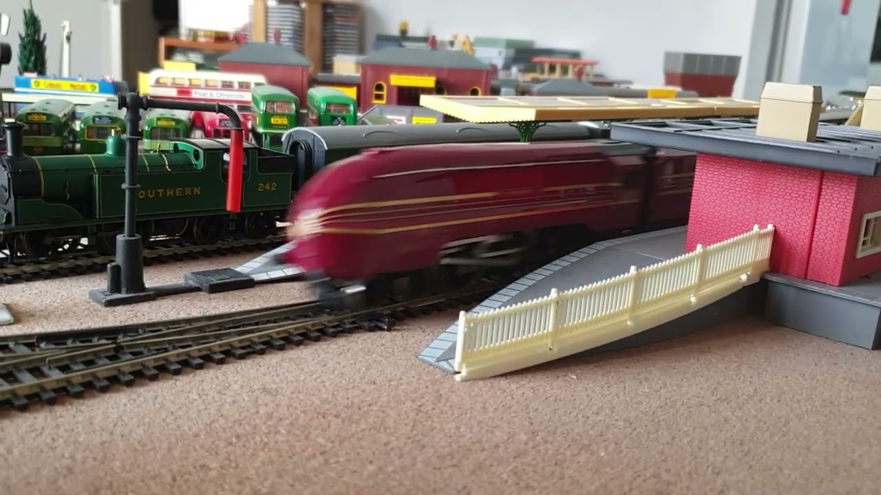 R871 CORONATION PACIFIC LOCO.TRIANG HORNBY 