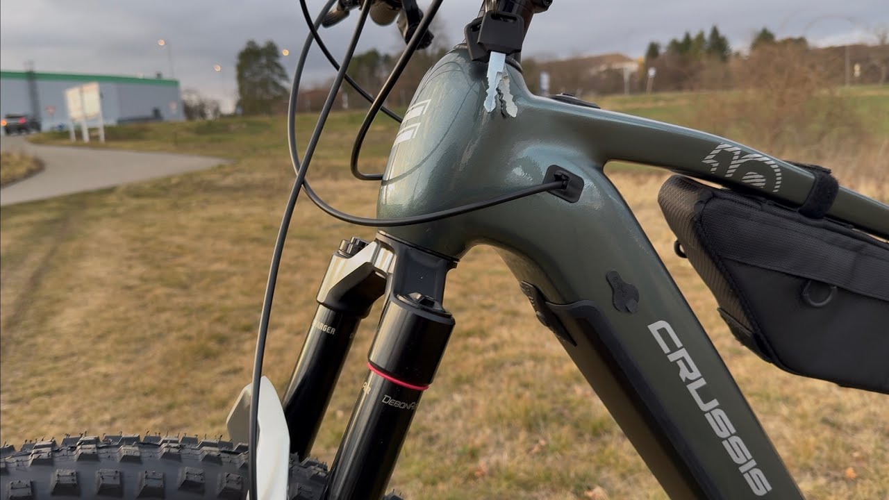 Tímhle kolem Crussis překvapil! E-Hard 10.10-PRO s elektrickým řazením Eagle AXS T-Type