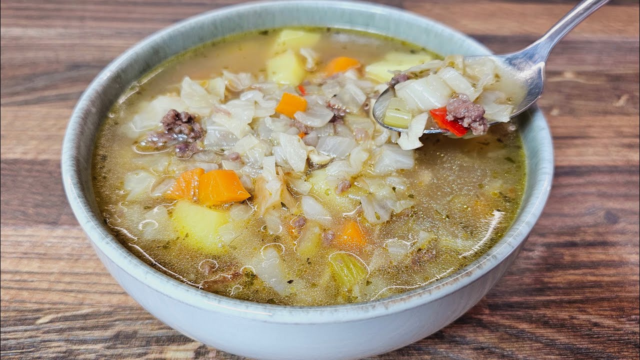 Eine Polin hat mir beigebracht, wie man Kohlsuppe macht! Polnische Suppe in 5 Minuten!