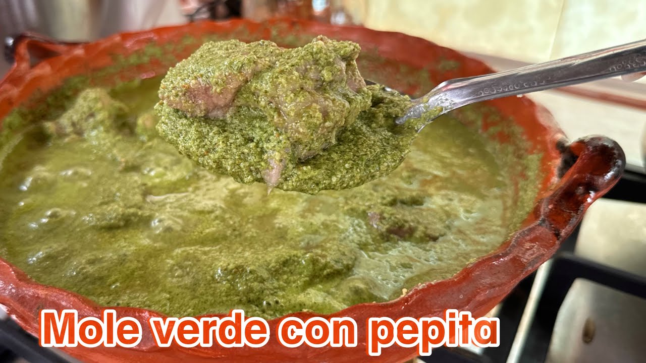La mejor receta de MOLE VERDE CON PEPITA (con 3 ingredientes principales)