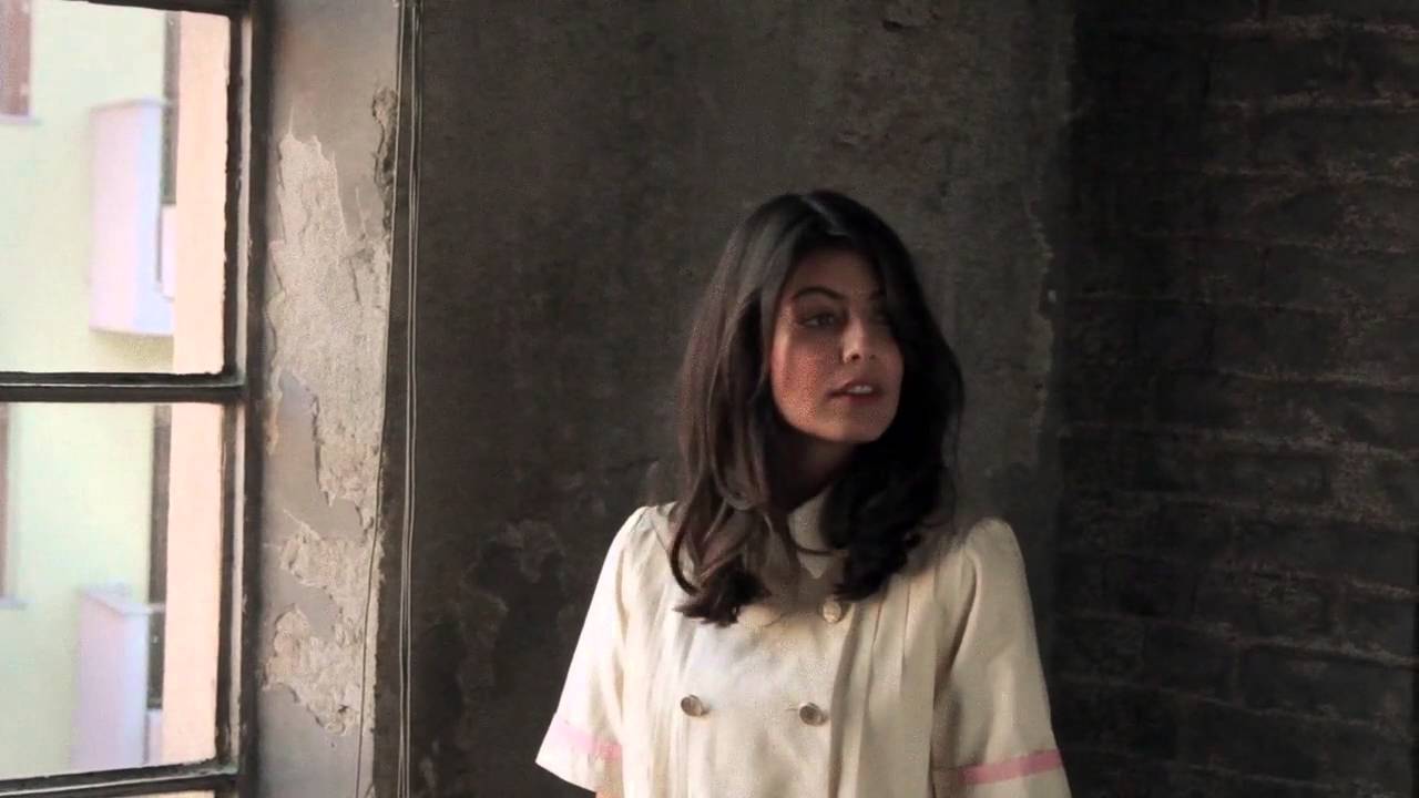 Alessandra Mastronardi posa per la rivista 