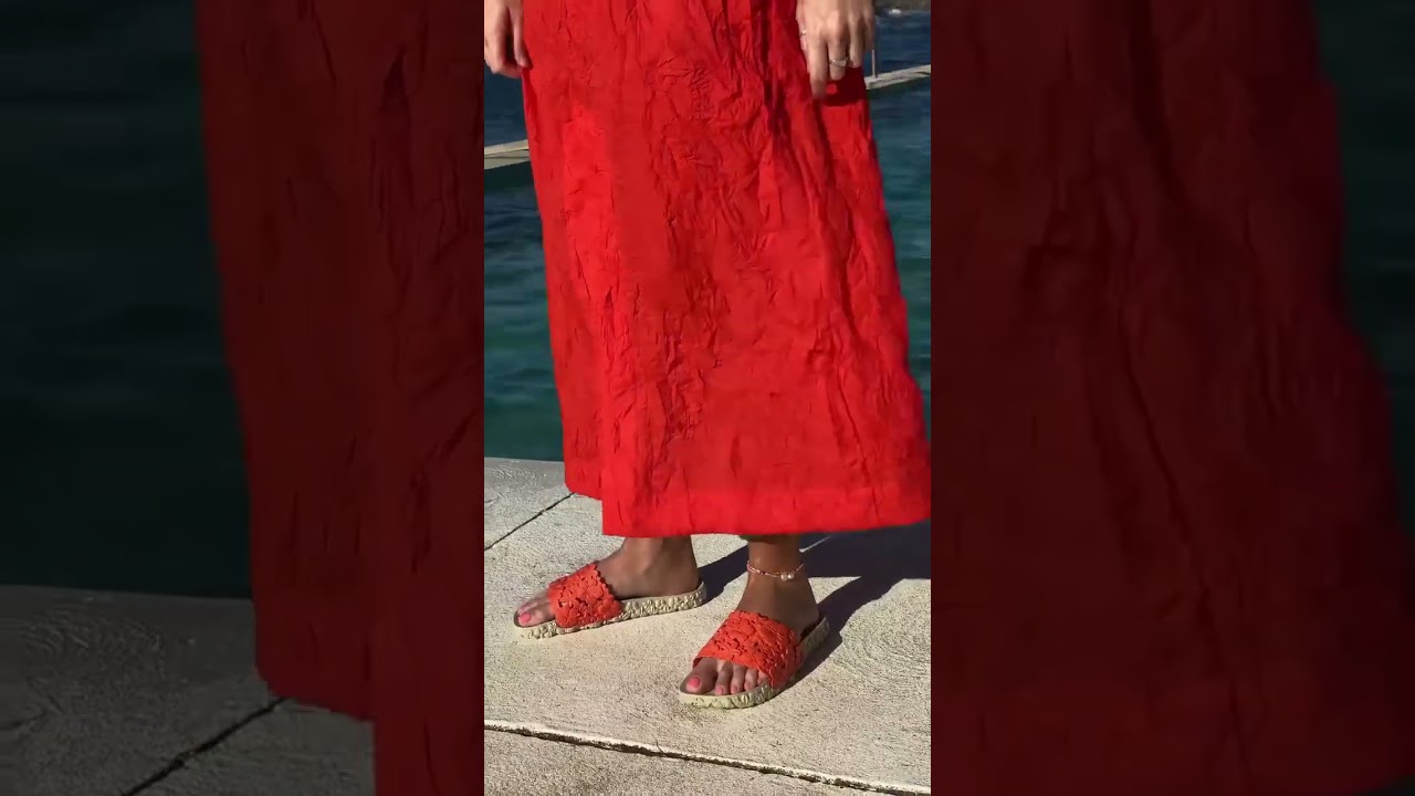 Orange or Grey? 😍 Vegan and eco-friendly sandals