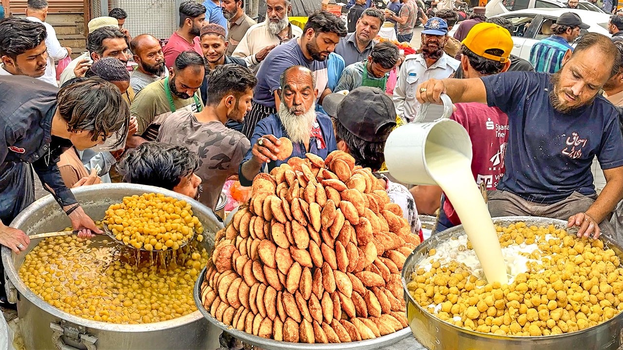 RAMZAN FOOD PREPARED BEFORE IFTAR 😍 WALKING FOOD STREET TOUR AT PAKISTAN CHOWK IN RAMADAN IFTAR TIME